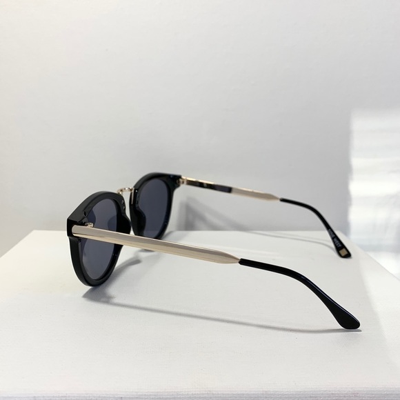 Black and gold round sunglasses. - Picture 2 of 4